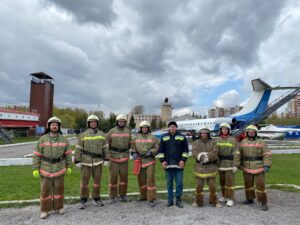 Общее фото добровольных пожарных на учебном полигоне 