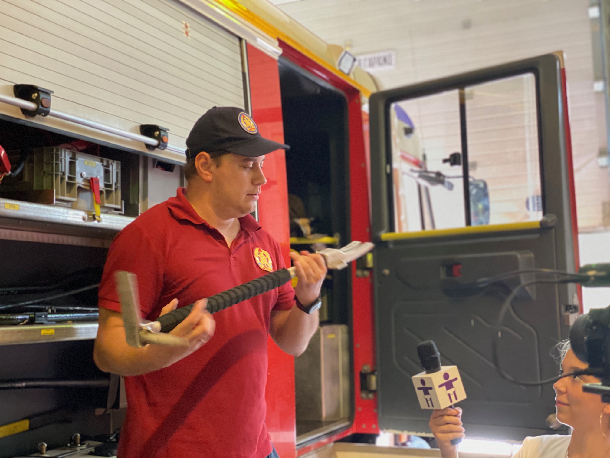 преподаватель умц рассказывает о применении инструментов пожарного